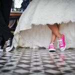 buty sportowe do sukienki